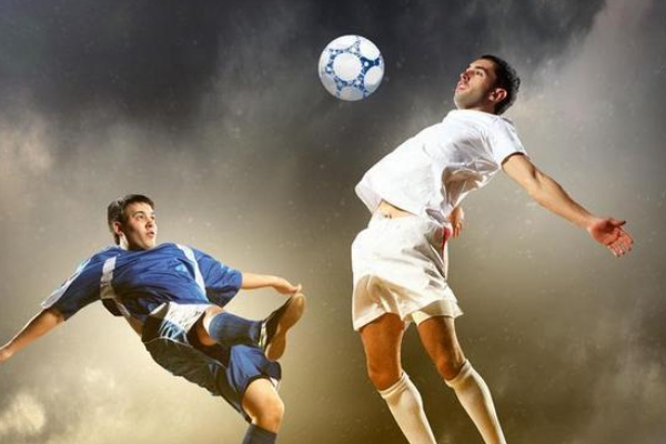  為什么足球球員的薪資都很高？